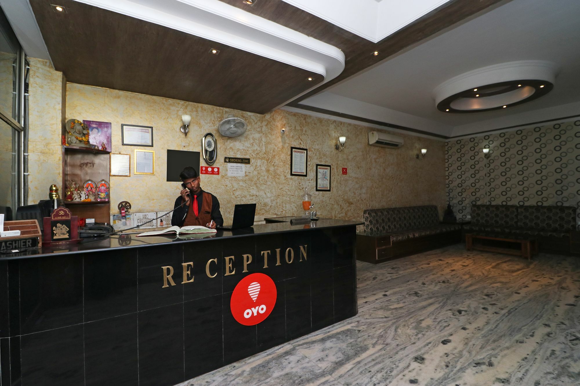Oyo 11526 Hotel Apollo Agra  Bagian luar foto